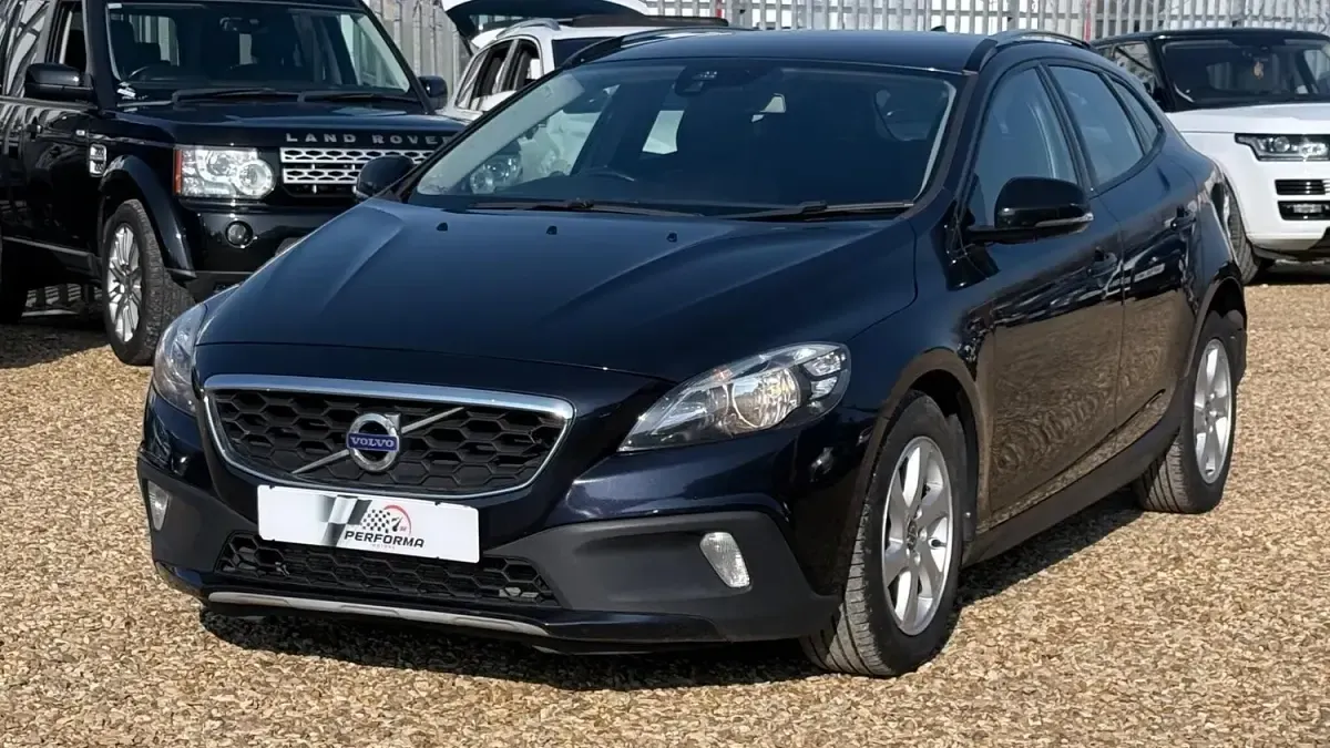 Used Volvo V40 SE 2015 Blue Hatchback
