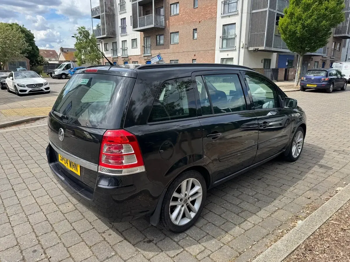 Usado Vauxhall Zafira 2014 Negro Monovolumen