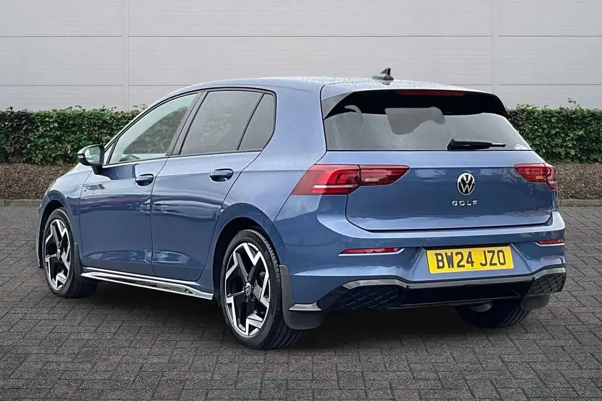 Used VW Golf VIII R-line 150 HP (110 kW) 2024 Blue Hatchback