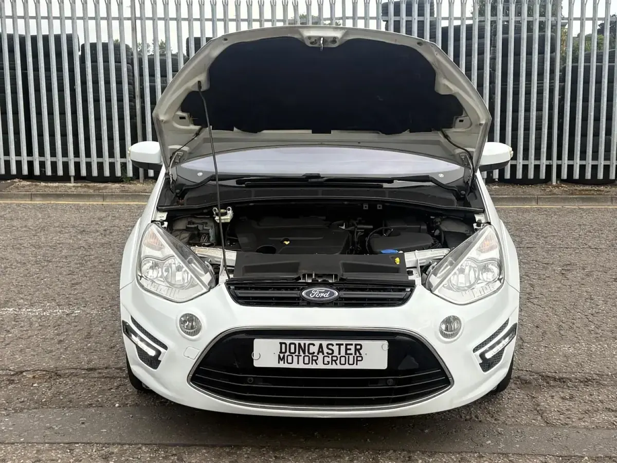 Used Ford S-MAX Titanium 2013 White MPV