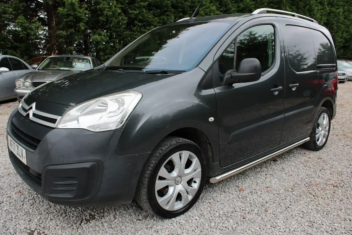 Used Citroën Berlingo 100 HP (73 kW) 2017 Grey MPV