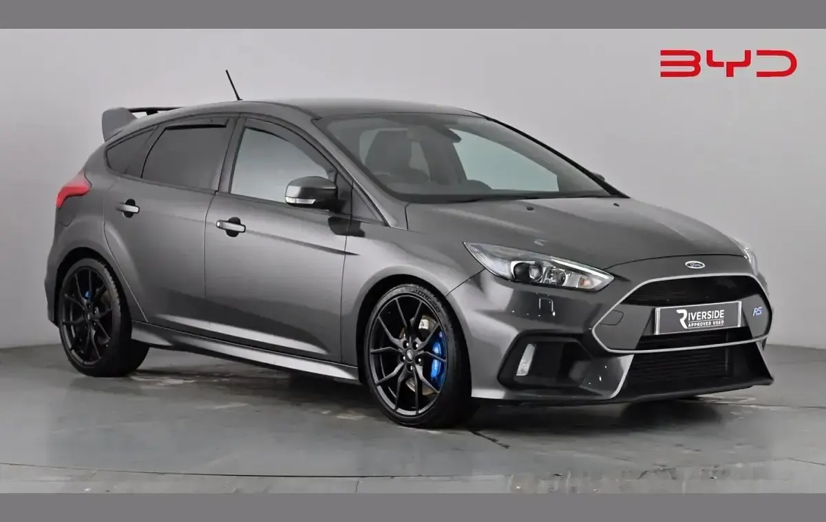 Usado Ford Focus RS 350 HP (257 kW) 2017 Cinzento Citadino