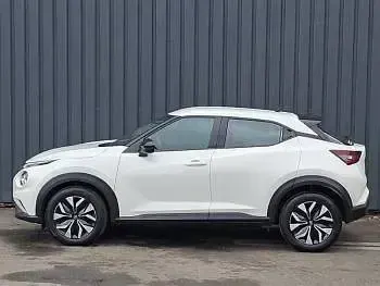 Używany Nissan Juke Acenta 114 KM (83 kW) 2023 Biały SUV