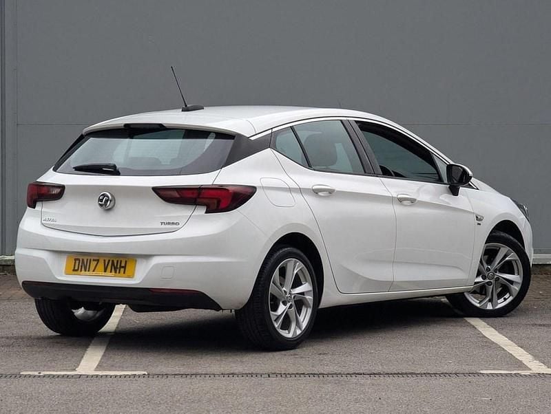 Used Vauxhall Astra SRi 2017 White Hatchback