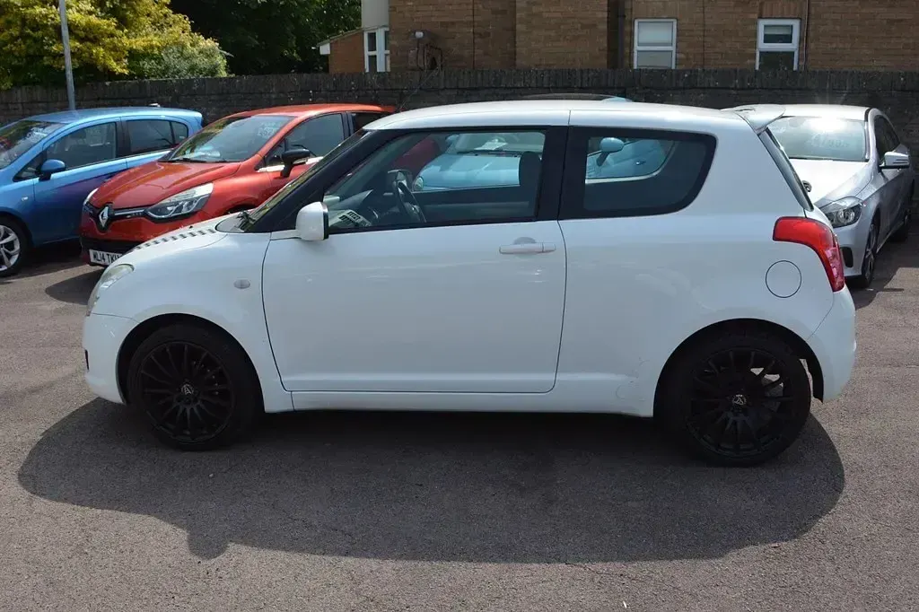 Begagnad Suzuki Swift SZ3 92 HK (67 kW) 2010 Vit Halvkombi