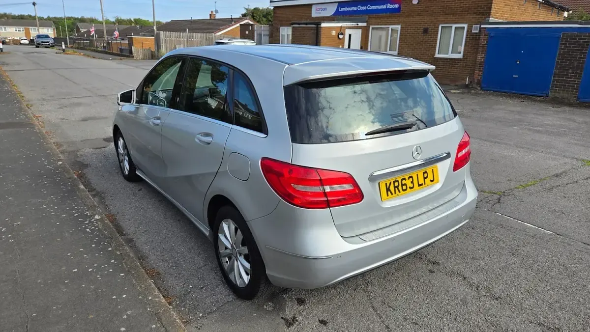 Used Mercedes B180 SE 107 HP (78 kW) 2014 Silver Hatchback