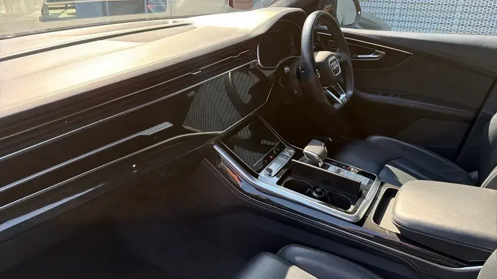 Used Audi Q8 Comfort 286 HP (210 kW) 2020 Black SUV