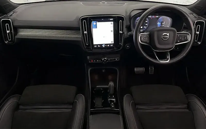 Used Volvo XC40 R-Design Pro 262 HP (192 kW) 2021 White SUV