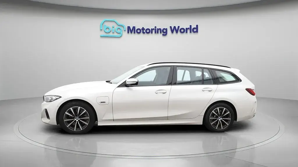 Used BMW 330e Sport Line 292 HP (214 kW) 2023 White Estate