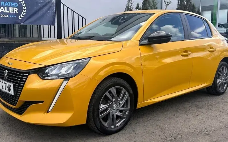 Used Peugeot 208 Active+ 102 HP (75 kW) 2022 Yellow Hatchback