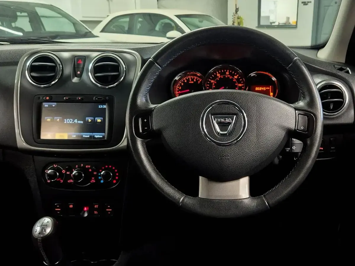 Used Dacia Sandero Lauréate 2014 White Hatchback