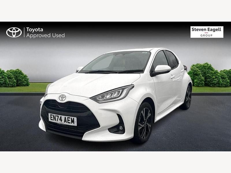 Used Toyota Yaris Hybrid Design 2025 White Hatchback