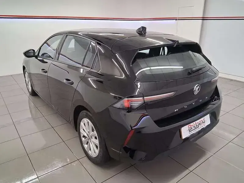 Used Vauxhall Astra Design Edition 130 HP (95 kW) 2022 Black Hatchback