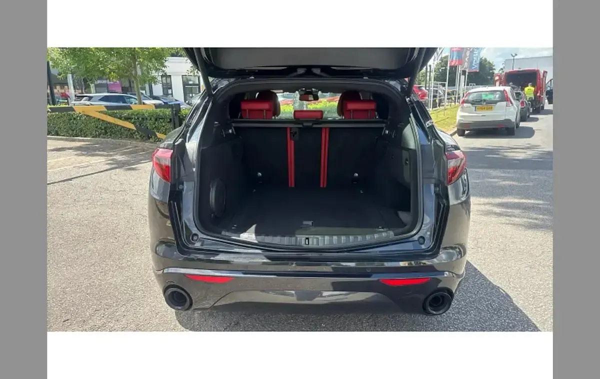 Used Alfa Romeo Stelvio Veloce 276 HP (202 kW) 2022 Black SUV