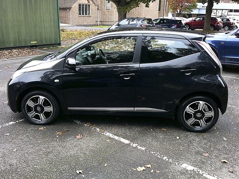 Used Toyota Aygo X-clusiv 2014 Black Hatchback