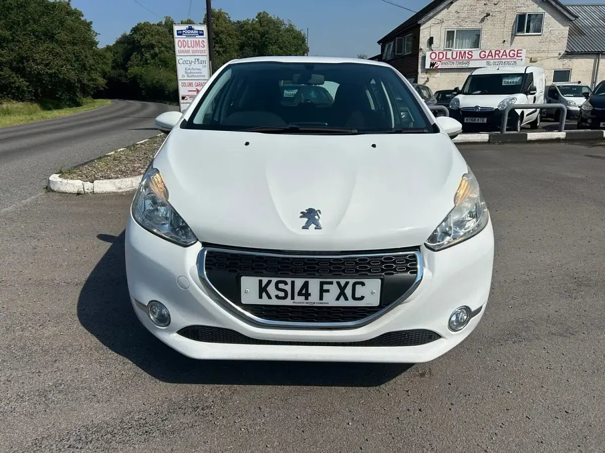Used Peugeot 208 Active 2014 White Hatchback