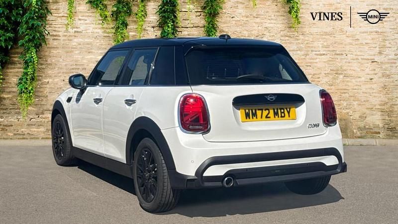 Usado Mini Cooper Classic 134 CV (98 kW) 2022 Blanco Utilitario