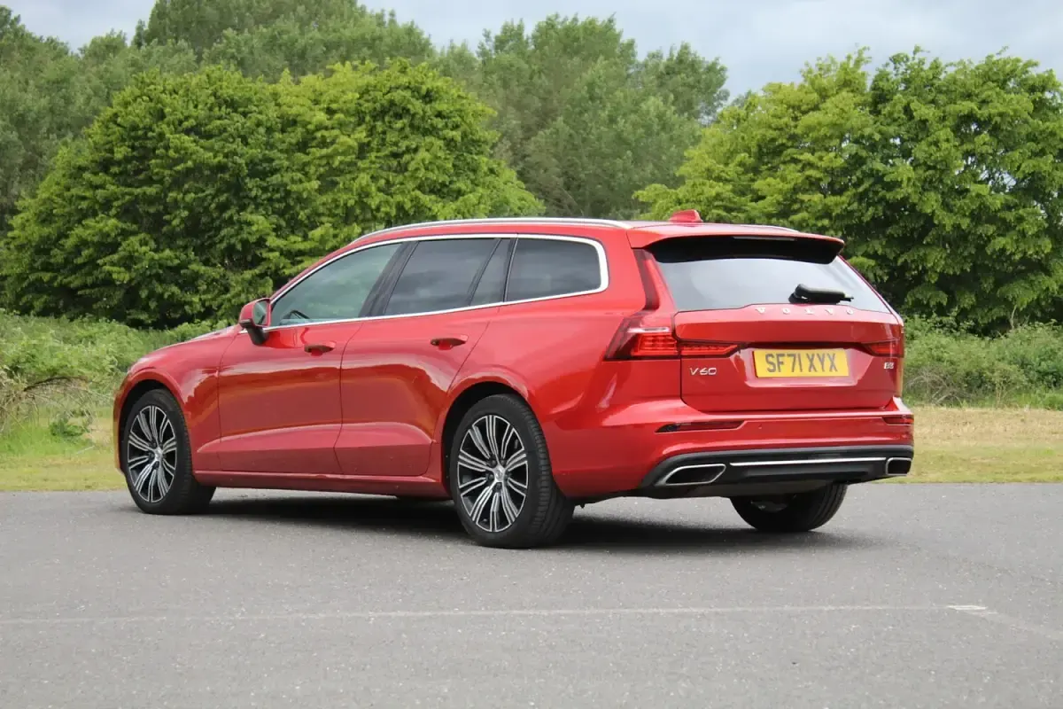 Used Volvo V60 Inscription 160 HP (117 kW) 2021 Red Estate