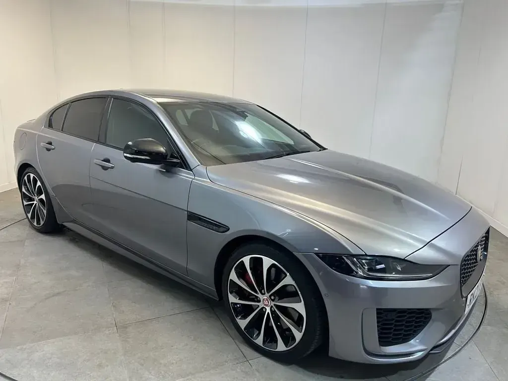 Używany Jaguar XE R-Dynamic 250 KM (183 kW) 2021 Szary Sedan/Limuzyna