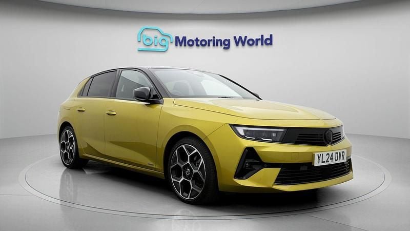 Used 2024 Vauxhall Astra Ultimate | £19,200 (Fair price) - Image 1/4