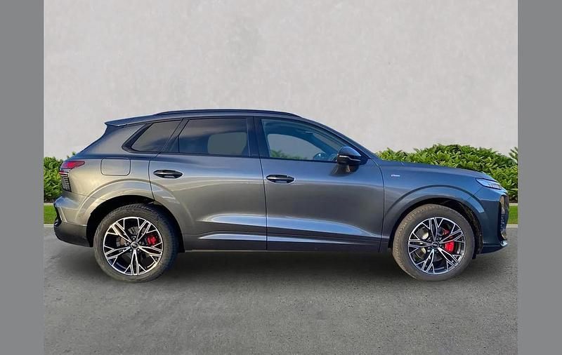 Używany Audi Q3 Business 261 KM (191 kW) 2025 Szary SUV