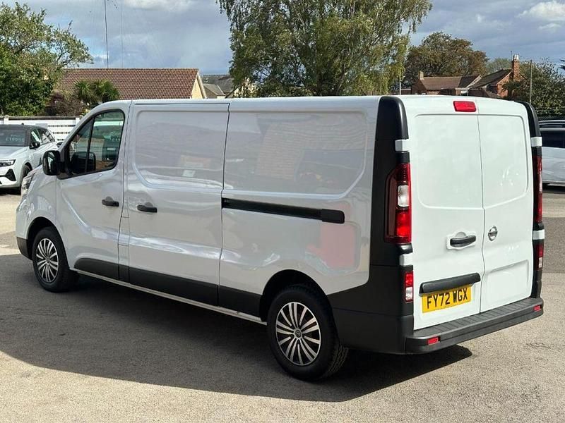 White Used 2022 Nissan Primastar S MPV | £12,995 (Good price) - Image 1/2
