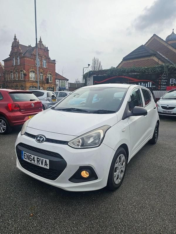 Used Hyundai i10 67 HP (49 kW) 2015 White Hatchback