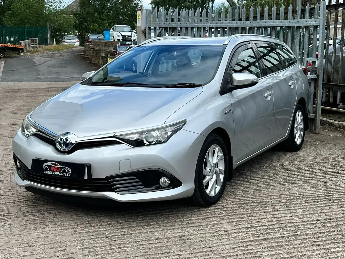 Used Toyota Auris Hybrid 2017 Silver Estate