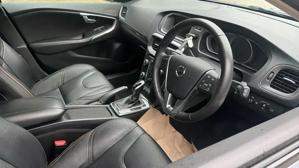 Used Volvo V40 Pro 152 HP (111 kW) 2018 Blue Hatchback