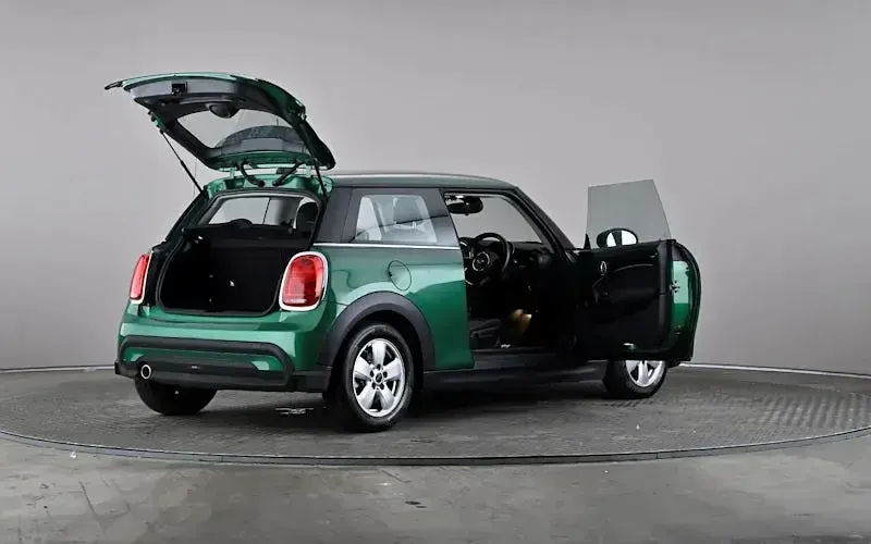 Used Mini Cooper Classic 136 HP (100 kW) 2022 Green Hatchback