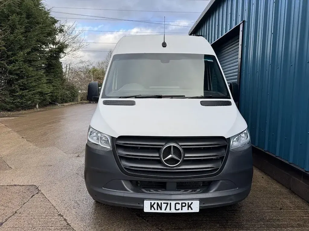 Used Mercedes Sprinter Progressive 150 HP (110 kW) 2021 White Van