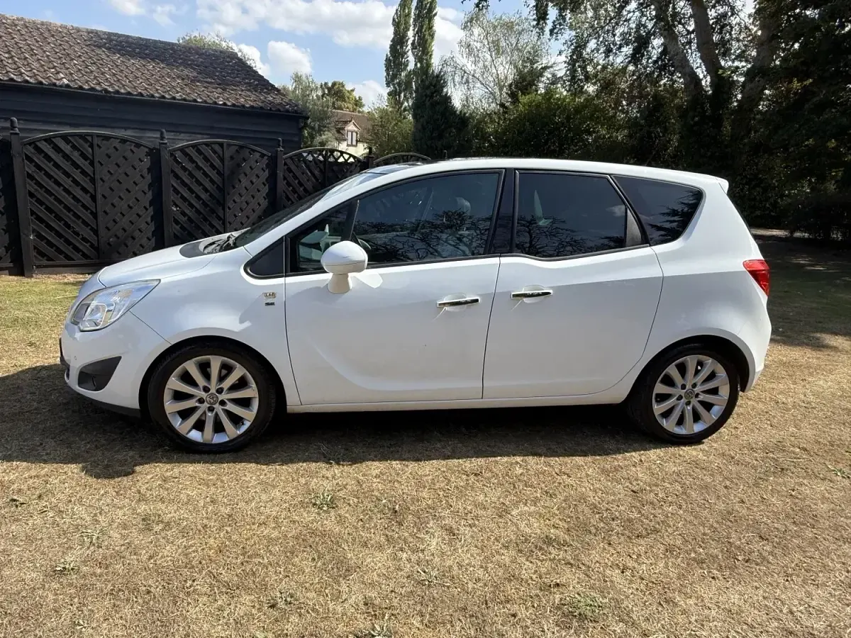 Used Vauxhall Meriva 2012 White MPV