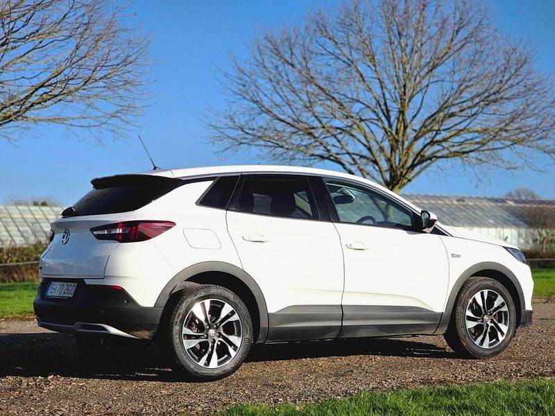Used Vauxhall Grandland X S 130 HP (95 kW) 2020 White SUV