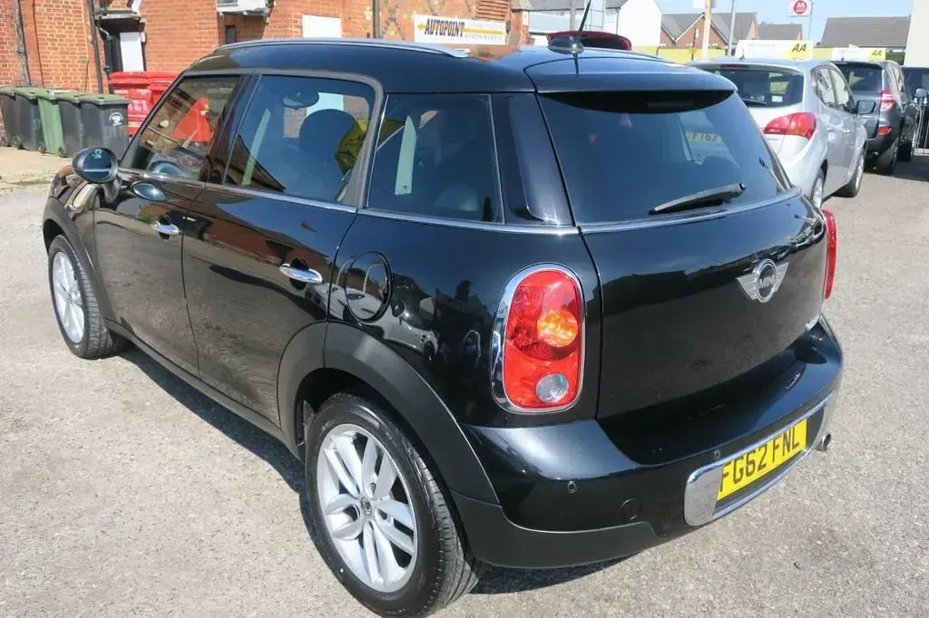 Used Mini Cooper Countryman 122 HP (89 kW) 2012 Black SUV