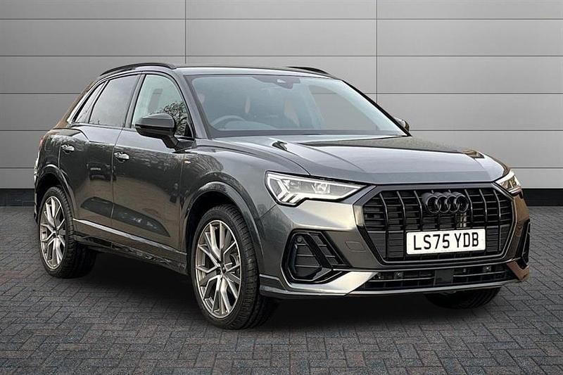 New Audi Q3 Black Edition 150 HP (110 kW) 2025 Navarra blue SUV