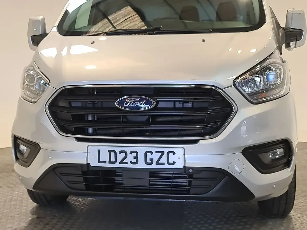 Used Ford Transit Custom Limited 130 HP (95 kW) 2023 Silver Van