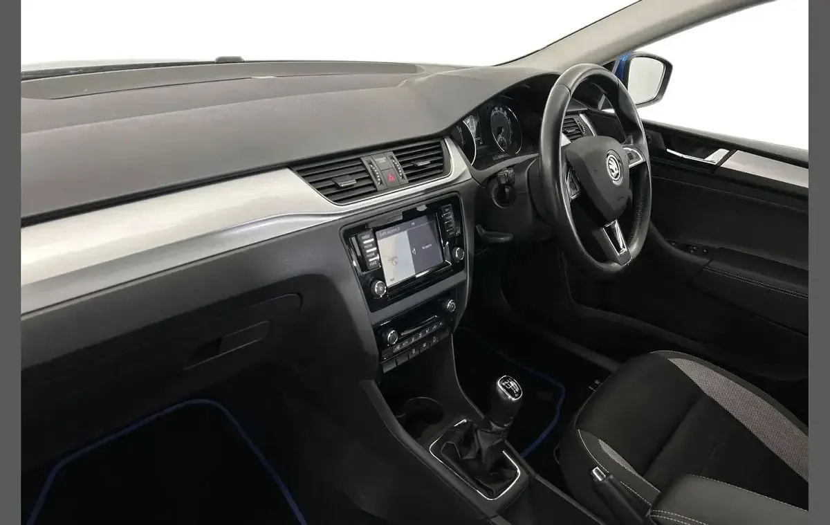 Used Skoda Rapid SE 108 HP (79 kW) 2018 Blue Hatchback