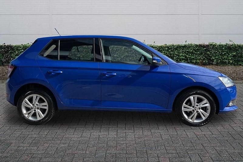 Used Skoda Fabia SE 70 HP (51 kW) 2020 Energy blue Hatchback