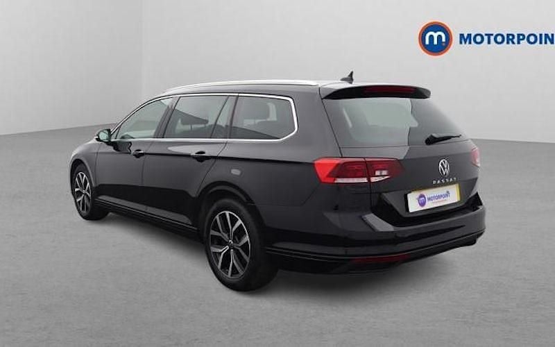 Begagnad VW Passat SEL 150 HK (110 kW) 2022 Svart Kombi