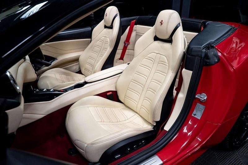 Used Ferrari California 560 HP (411 kW) 2014 Red Cabriolet