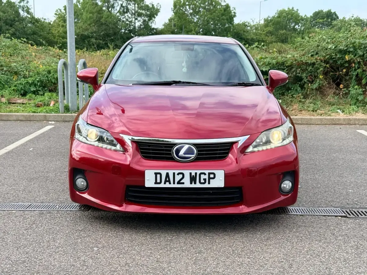 Used Lexus CT200h 134 HP (98 kW) 2012 Red Hatchback