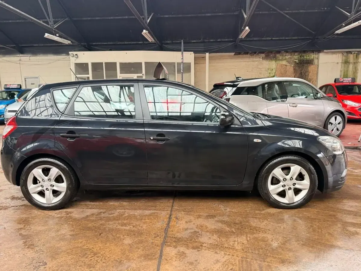Używany Kia Ceed 2012 Czarny Hatchback
