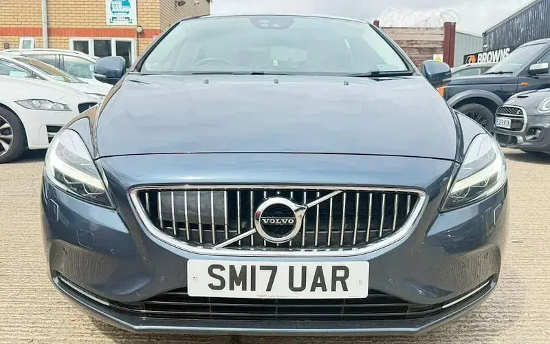 Used Volvo V40 Inscription 152 HP (111 kW) 2019 Hatchback