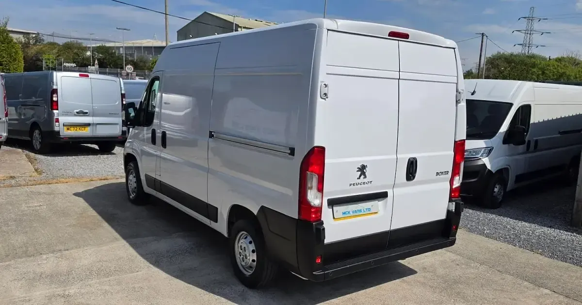 Used Peugeot Boxer 140 HP (102 kW) 2021 White Van