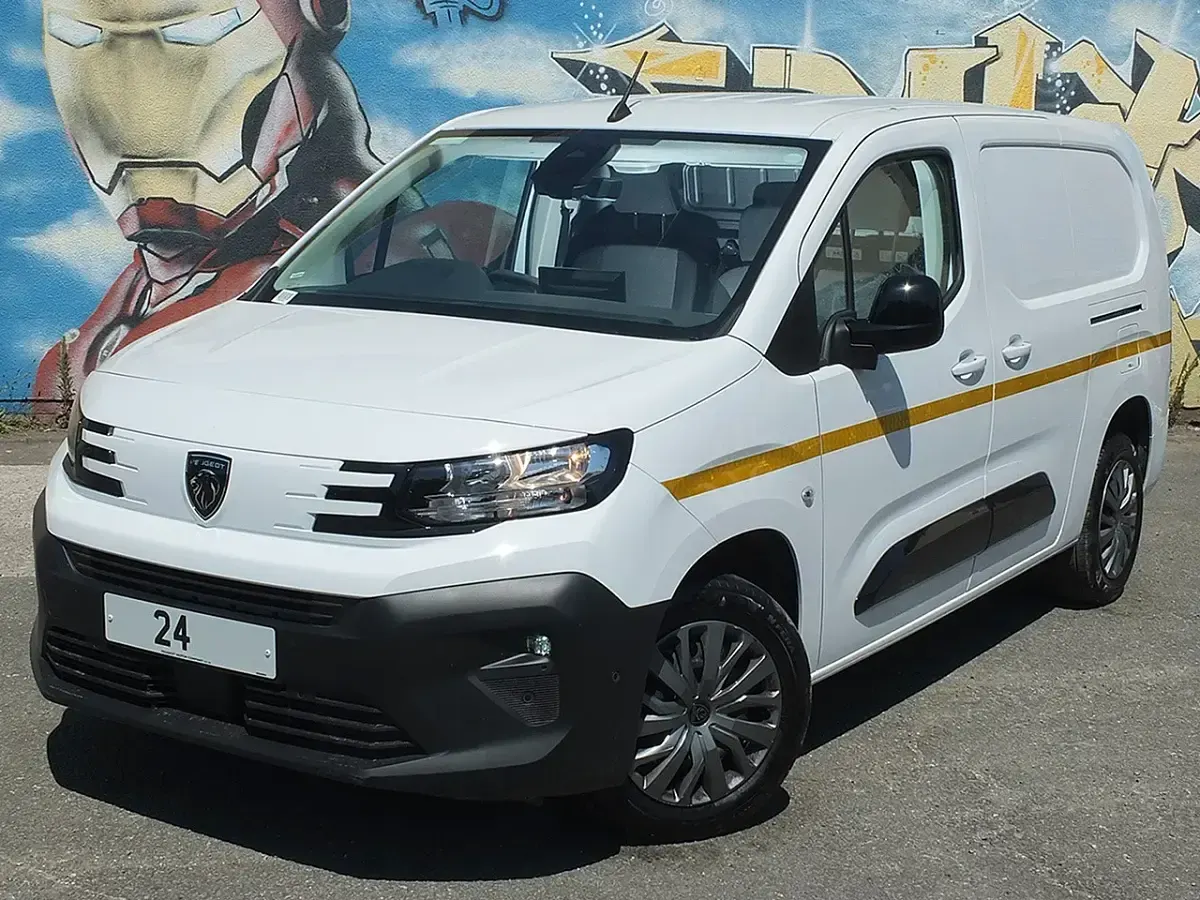 Used Peugeot Partner S 100 HP (73 kW) 2024 White MPV