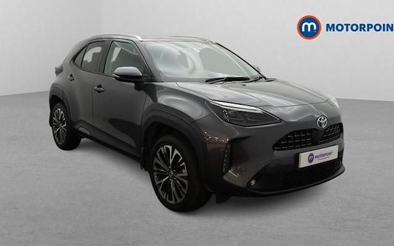 Used 2025 Toyota Yaris Hybrid Estate | £20,099 (Super price) - Image 1/4