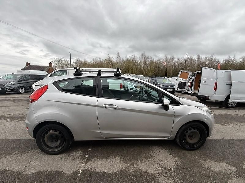 Second-hand Ford Fiesta 82 CP (60 kW) 2010 Argintiu Hatchback