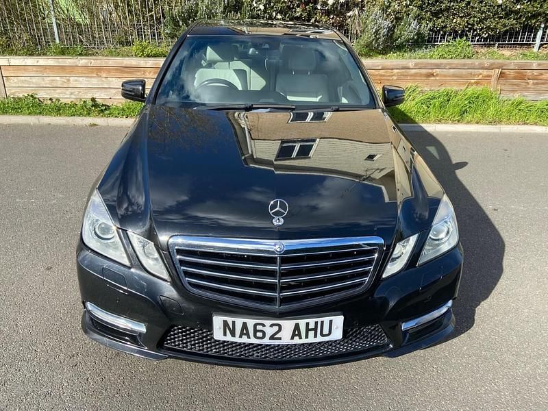 Usado Mercedes E250 204 HP (150 kW) 2012 Preto Sedan