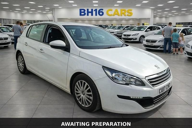 Used Peugeot 308 Access 100 HP (73 kW) 2017 White Hatchback