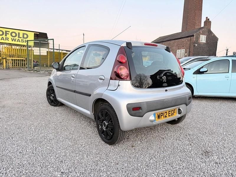 Second-hand Peugeot 107 Active 68 CP (50 kW) 2012 Argintiu Hatchback